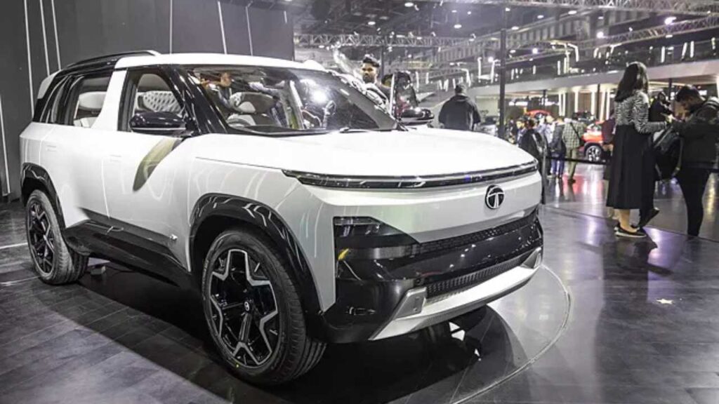 Premium Interior With Triple-Screen Layout